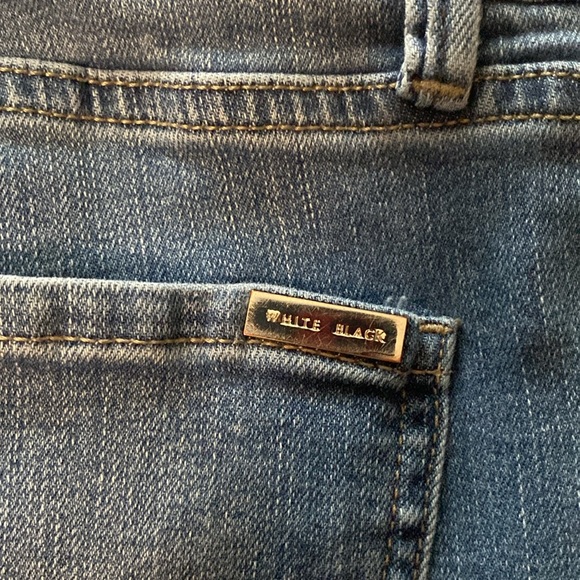 WHBM Size 10L skinny ankle jean with button detail on ankle - Picture 5 of 5